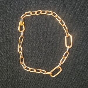 A PANDORA Bracelet OR Featuring The ALE MET